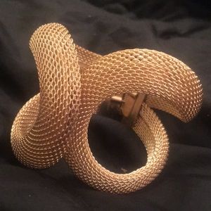 NWT. Bracelet. Hinged. Gold. Mesh.